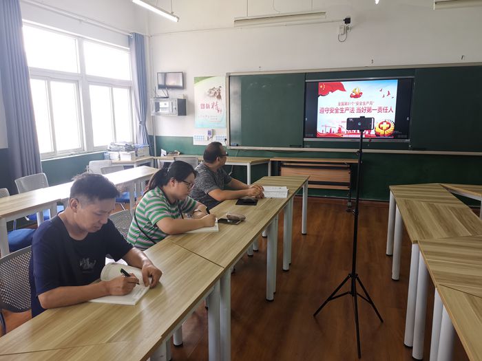 第六党支部开展支部书记上党课暨理论学习活动.jpg 第六党支部开展支部书记上党课暨理论学习活动.jpg