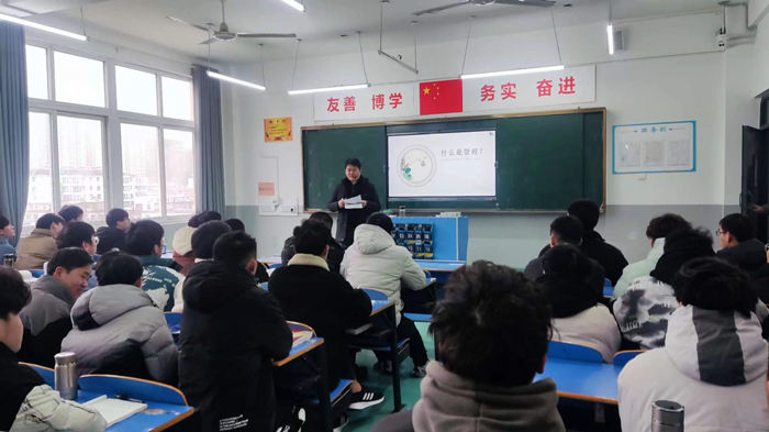 刘校长上课_副本.jpg 刘校长上课_副本.jpg