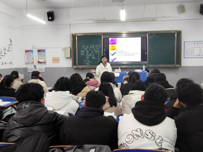 柏桦上课.jpg 柏桦上课.jpg