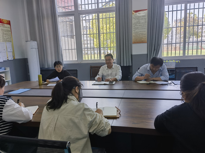 例会照片3_副本.jpg 例会照片3_副本.jpg