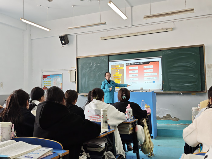 人文基础系1_副本.jpg 人文基础系1_副本.jpg